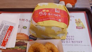 日本のロッテリアのメニューにないもの、ブルコギバーガーとイカリング！　～金浦空港にあるロッテリアにて～