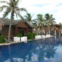 プールは二か所。日中は空いているチェアを探すのが大変！