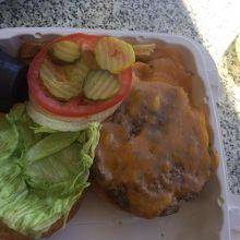 写真はバーガーにする前でスゴイ見た目ですがとても美味しいです