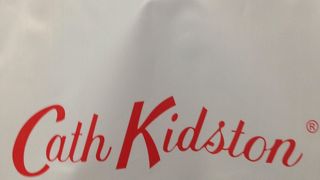 かわいいバッグや小物がたくさん