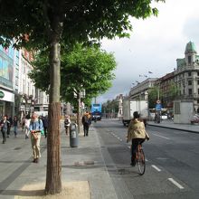 通りの南からみた北側の景色