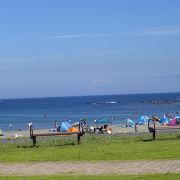 家族連れに適した海水浴場のようです。