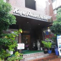 朝日通り沿いにあるホテルの玄関