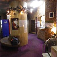 ホテルのフロント附近