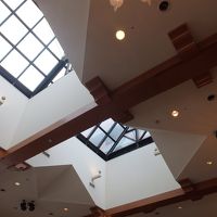 バイキング会場は天窓なので明るい陽射しが気持ち良い