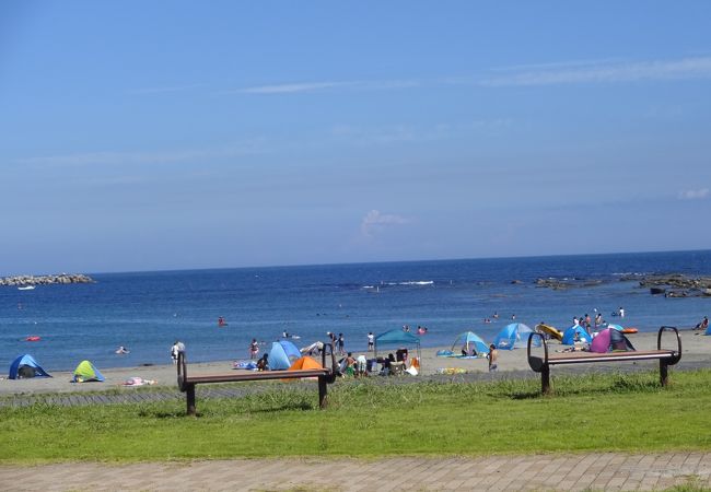 家族連れに適した海水浴場のようです。