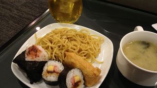 海外のラウンジと比較すれば残念な感じです。