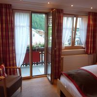 前にテラスがあります