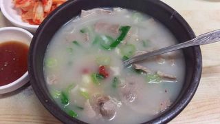 西面テジクッパ通りの人気店