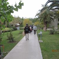 宿泊する客室はロビーとは別棟になります