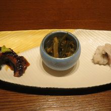 左から蛸の煮付け、松前漬け、鱧の湯びき
