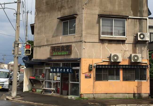 住宅街の焼きそば屋です。量が凄いです。