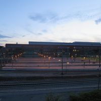 隣はブルージュ駅。列車の音が良く聞こえる、、