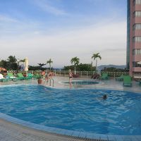 ホテルのプール、人が少なく静かです