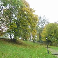 なだらかな坂道を歩き