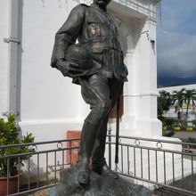 R・S・F Walker氏の像