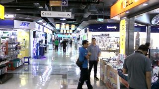 バンコクでパンテッィップの次に有名なIT販売ゾーン