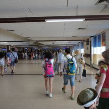 入国審査は30分くらい待ちます