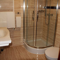 ２つの部屋とも同じようなタイプ　バスタブなし