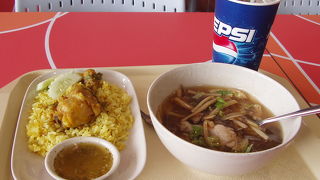 高級デパートの庶民的フードコート