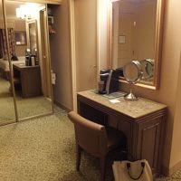 テーブルはありますが狭い