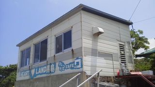 港の目の前にある「ハートらんど」～黒島～