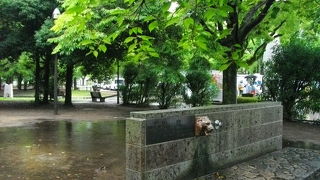 原爆の子の像の近く