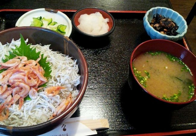 静かにあわててシラス飯