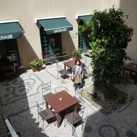 1回の中庭です、ここで朝食も食べられます。