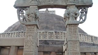 入場時間は日の出から日の入りまで・・彫刻がすばらしい仏教遺跡