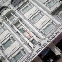 2014年8月よりホテル前の道路で地下鉄工事が始まりました