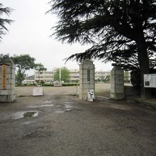 古川城址・古川第一小学校校門