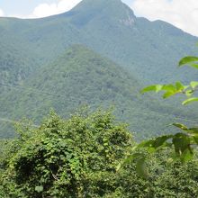笹谷峠近くなると高原状で、山岳風景がきれいです。
