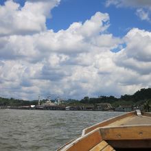 水上タクシーで、カンポン・アイールへ