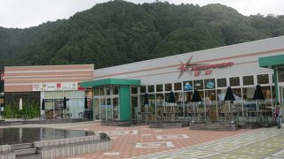 キッズエリアやドッグランもあります