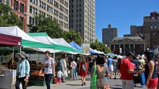 地元の食材にこだわる青空市場