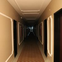 客室廊下　照明はセンサーライトなので人がいないと真っ暗