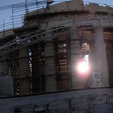 朝日を浴びるパルテノン神殿。真西側から撮影。