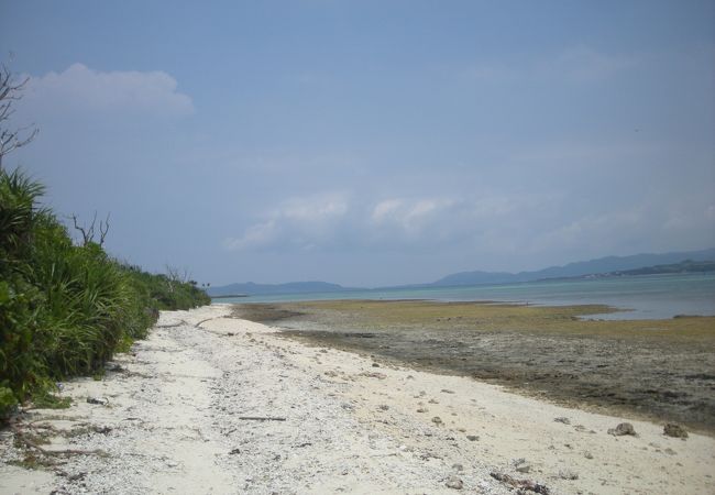 途中の”御嶽”にお参りしながら「ナーラサ浜」～竹富～