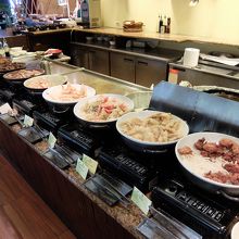 天ぷら、唐揚げなど揚げ物系がならんでいます。