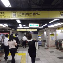 千葉よりのエスカレータで地下通路へ