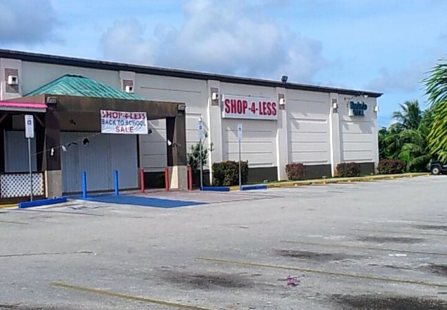 日用品が多めのスーパーです