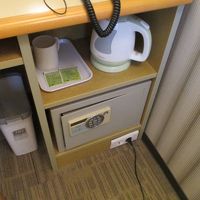 金庫とポット　お茶が用意されてました