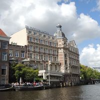 クルーズに乗車した時に、運河側から。