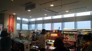 セキュリティゲートくぐると「アナフェスタ (新石垣空港) 」