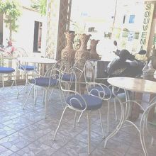 山を下りたところにあるカフェ