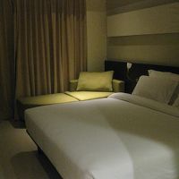 シンプルで清潔感のある客室。