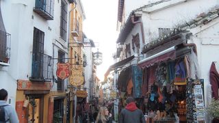 イスラムの影響を色濃く残すグラダナならでは