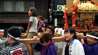 ８月末の祭礼は、とても賑やかです
