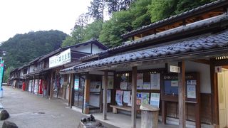 湧水を汲めます